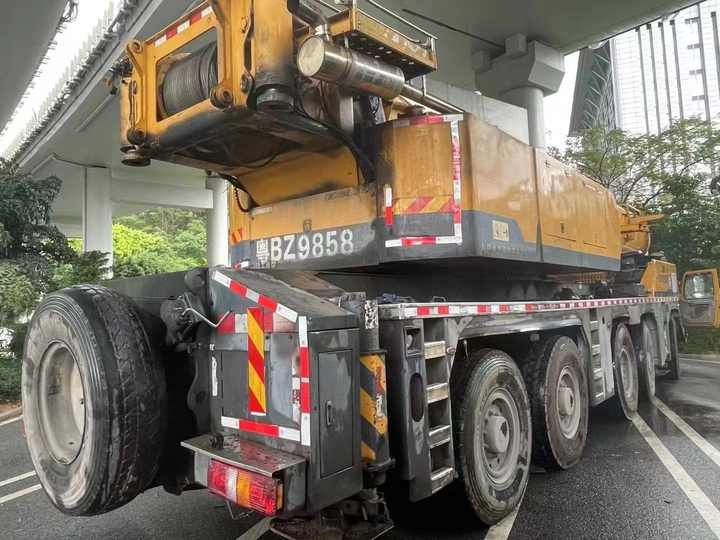  Camion grue 180 tonnes main de levage XCMG QAY180 pour vente chaude