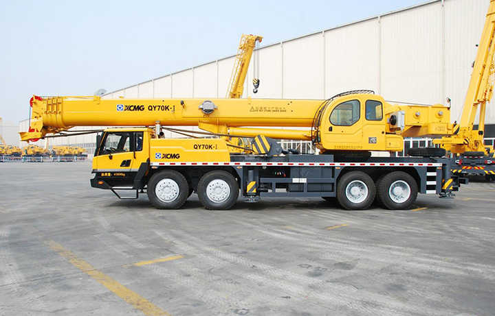 Camion-grue mobile officiel XCMG QY70K-I, camion de 70 tonnes avec grue à Dubaï