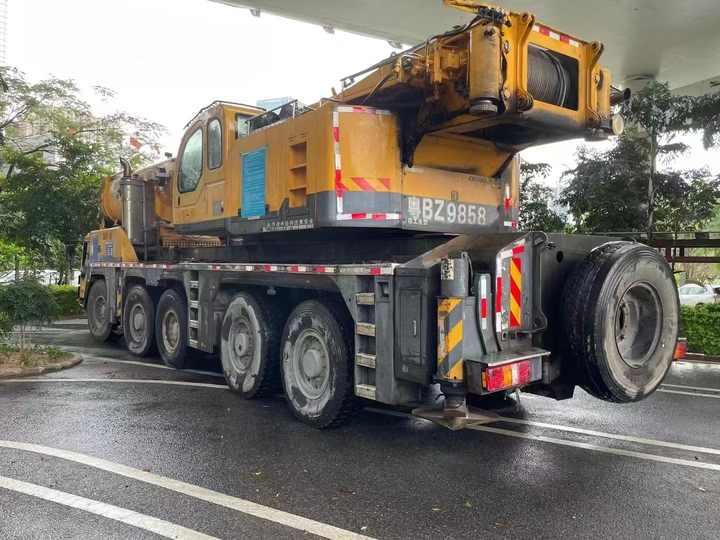  Camion grue 180 tonnes main de levage XCMG QAY180 pour vente chaude