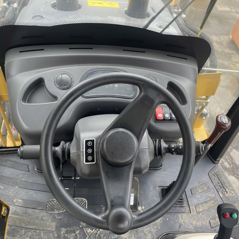 Micro tracteur de chargeuse-pelleteuse avec accessoire chargeuse-pelleteuse XC870K